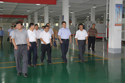 李偉:新風(fēng)光要適應新形勢發(fā)揮示范帶頭作用 